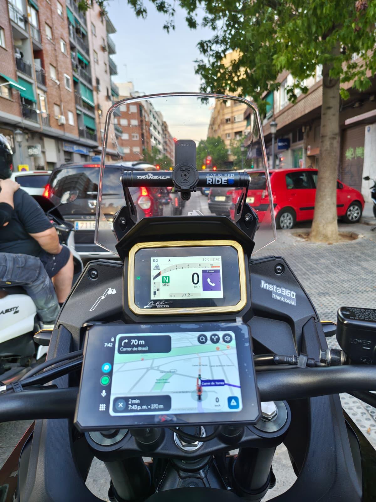 Motoplay 5" Pro® | Apple Carplay and Android Auto