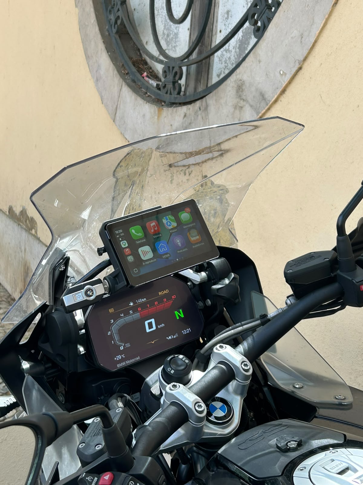 Motoplay 6.2" ULTRA® | Apple Carplay and Android Auto